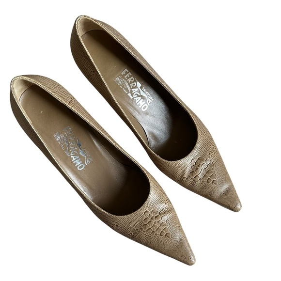 Salvatore Ferragamo Giusy Beige Lizard Print Leather Kitten Heel Pumps Size 8,5 - Picture 5 of 12